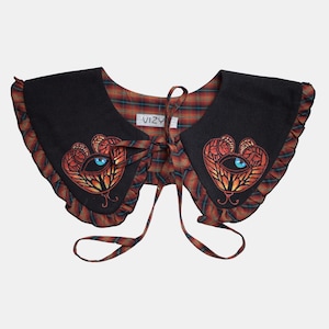 Hand-painted detachable collar