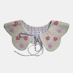 Hand-painted detachable collar