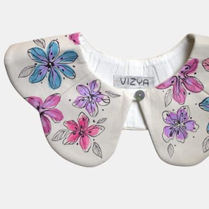 Hand-painted detachable collar