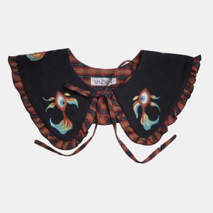 Hand-painted detachable collar