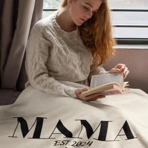 カスタマイズ可能なママエスト2024ベルベットプラッシュブランケット、心地よいスロー、新米ママへのギフト、子供部屋の装飾、母の日、ファミリーブランケット