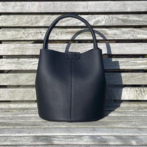Black Poise Bucket Bag | Genuine Leather Top Handle Purse, Structured Minimalist Shoulder Tote with Adjustable Strap, Elegant Everyday Bag