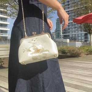 Bolso de hombro bordado Róng Huā: bolso con bordado floral, bolso con estructura metálica, clutch floral, bolso de hombro de diseñador, bolso de lujo