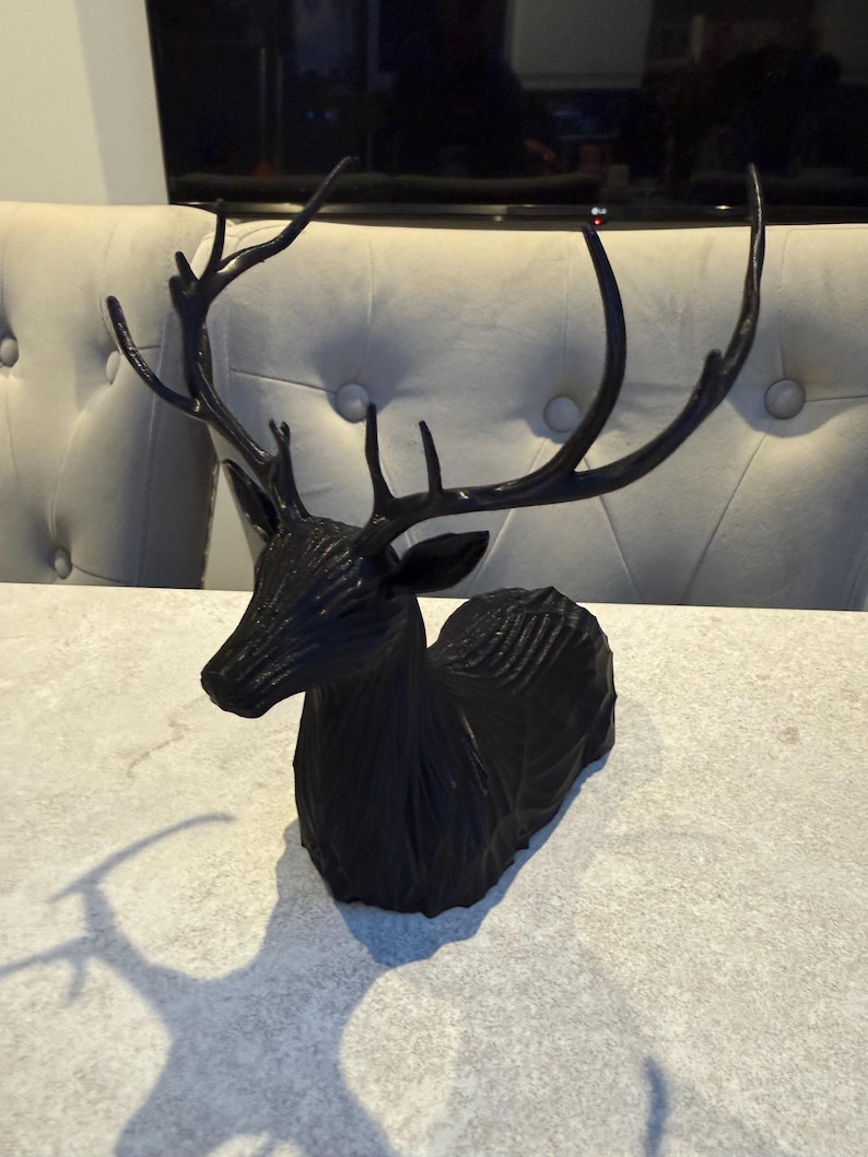 Escultura abstracta de ciervo / Decoración moderna de busto de ciervo / Arte animal minimalista impreso en 3D / Decoración escandinava para el hogar / Decoración de estantería única imagen 3