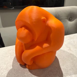 Modern 3D Printed Orangutan Art Sculpture – Collectible Animal Figurine 画像 3