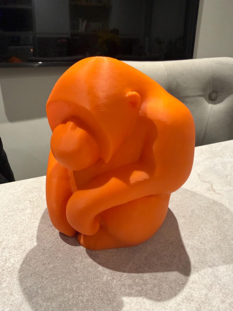 Modern 3D Printed Orangutan Art Sculpture – Collectible Animal Figurine 画像 3