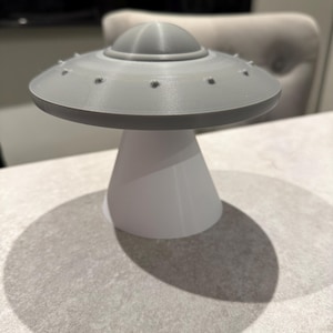 3D Printed UFO Night Light – Kids’ Bedroom Lamp | Fun Alien Spaceship Light in Multiple Colours | Unique Nursery Gift image 2