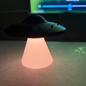3D Printed UFO Night Light – Kids’ Bedroom Lamp | Fun Alien Spaceship Light in Multiple Colours | Unique Nursery Gift image 3