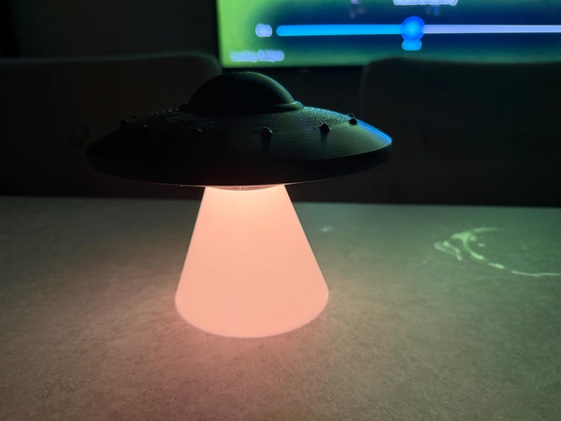 3D Printed UFO Night Light – Kids’ Bedroom Lamp | Fun Alien Spaceship Light in Multiple Colours | Unique Nursery Gift image 3