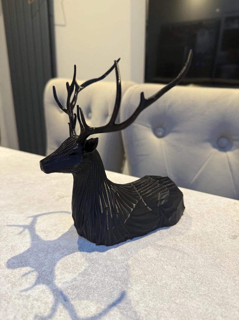 Escultura abstracta de ciervo / Decoración moderna de busto de ciervo / Arte animal minimalista impreso en 3D / Decoración escandinava para el hogar / Decoración de estantería única imagen 2