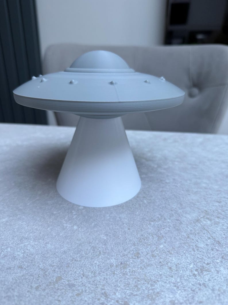 3D Printed UFO Night Light – Kids’ Bedroom Lamp | Fun Alien Spaceship Light in Multiple Colours | Unique Nursery Gift image 4