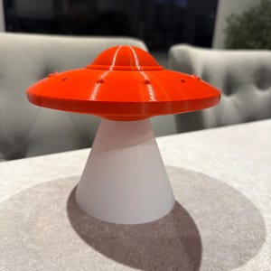 3D Printed UFO Night Light – Kids’ Bedroom Lamp | Fun Alien Spaceship Light in Multiple Colours | Unique Nursery Gift image 6