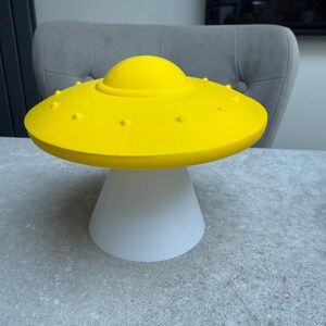 3D Printed UFO Night Light – Kids’ Bedroom Lamp | Fun Alien Spaceship Light in Multiple Colours | Unique Nursery Gift image 5