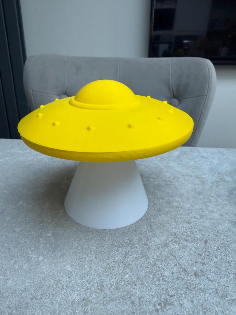 3D Printed UFO Night Light – Kids’ Bedroom Lamp | Fun Alien Spaceship Light in Multiple Colours | Unique Nursery Gift image 5