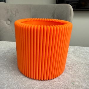 Modern Printed Ribbed Pencil Holder | Stylish Desk Organiser | Minimalist Pen Pot in Custom Colours - 3D Printed image 4