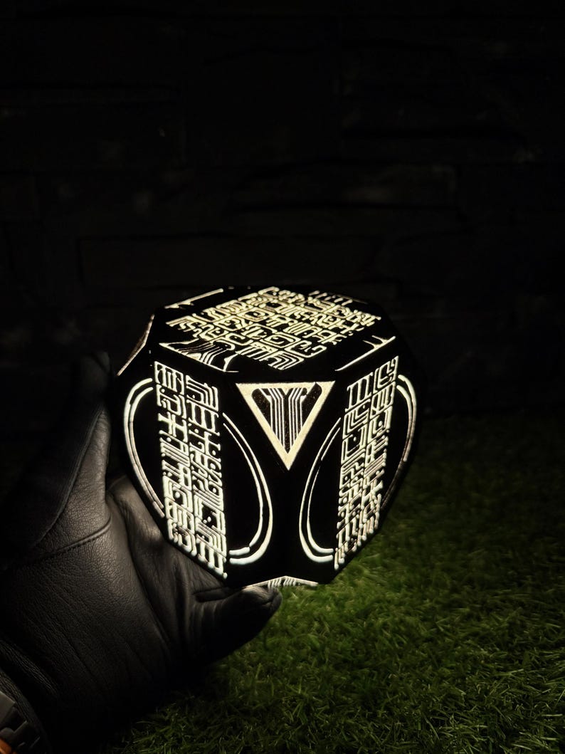 Crimson Desert Activated Abyss Artifact, Crimson Desert Relic, Glowing ...