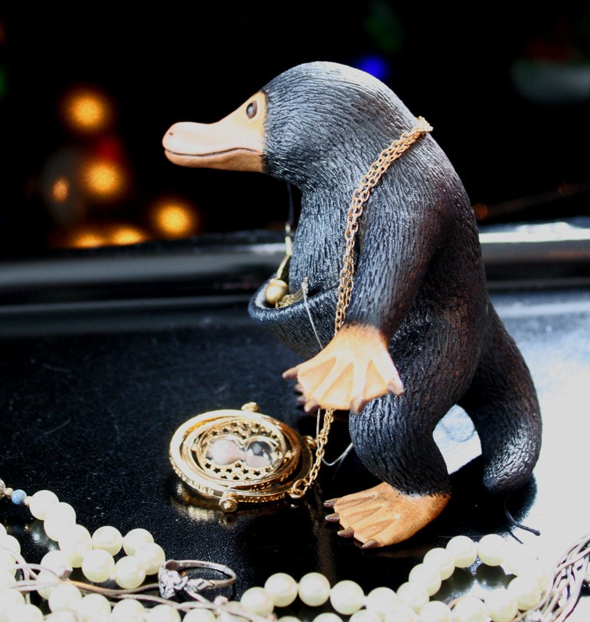 Niffler jewellery stand sale