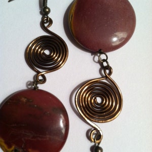 Maroon Mookaite Coin Bead and Brass Wire Earrings EST023 image 3