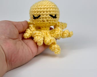 Sonaglio a forma di polpo, giallo, regalo per baby shower, cameretta acquatica, giocattoli a forma di polpo, sonaglio a forma di polpo all'uncinetto, regalo per neomamme, creature marine dell'oceano