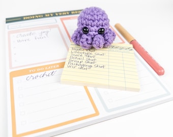 Amico da scrivania polpo all'uncinetto - Regalo di ritorno a scuola, Stuffie, animale dell'oceano, creatura marina, arte del polpo, scultura di polpo, arredamento di polpo, regali