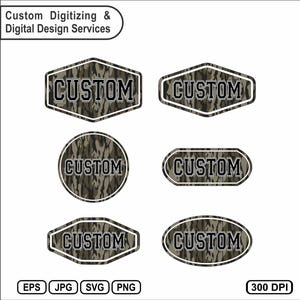 Op de afbeelding: Een digitale designset met zes verschillende vormen in camouflagepatroon en het woord CUSTOM in een vetgedrukt zwart lettertype. De vormen omvatten zeshoeken, een cirkel, een rechthoek met afgeronde hoeken en een ovaal. Inclusief EPS, JPG, SVG, PNG-labels.