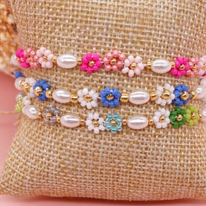 Handmade Beaded Flower Bracelet with Pearls, Dainty Floral Jewelry, Adjustable Cute Summer Gift for Her, Cottagecore Aesthetic Bracelet
