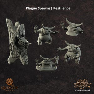 Könnte beinhalten: Ein Set aus fünf grauen Miniaturfiguren mit dem Titel Plague Spawns | Pestilence. Die Figuren zeigen gehörnte Kreaturen mit breitem Mund in verschiedenen Posen, darunter eine aus einem strukturierten Baumstamm und andere in stehender oder halb versunkener Haltung.