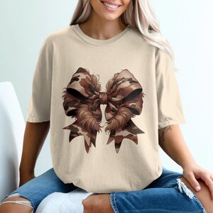 Brown Camouflage Coquette Bow PNG Digital Download, Camo Bow PNG, Soft Girl PNG, Coquette Sublimation, Bow Art, Cute Military Shirt Design