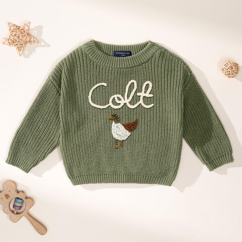 Suéter de pato real bordado a mano personalizado, lindo jersey de patos bordados a mano, suéter de pato, regalo para bebé, suéter de pato real tejido a mano Sage Green
