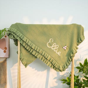 Custom Ruffle Knit Baby Blanket, Baby gift, Baby Swaddle Blanket Personalized Baby Blanket, Hand Embroidered Name, Baby Shower Gifts