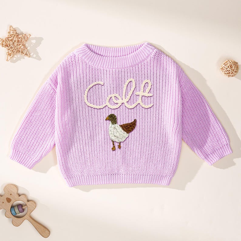 Suéter de pato real bordado a mano personalizado, lindo jersey de patos bordados a mano, suéter de pato, regalo para bebé, suéter de pato real tejido a mano Lilac