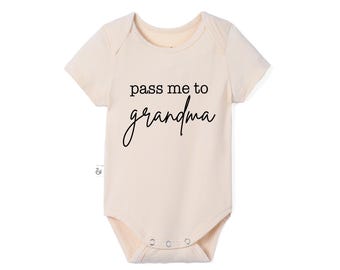 Pass me to Grandma Bamboo Baby Onesie, New Baby Gift, Coming Home Outfit, New Parent Gift, Gift for Grandma Baby Bodysuit, Grandma Baby