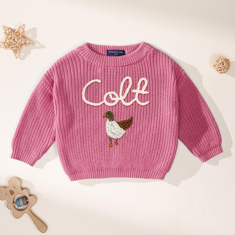 Suéter de pato real bordado a mano personalizado, lindo jersey de patos bordados a mano, suéter de pato, regalo para bebé, suéter de pato real tejido a mano Rose Pink