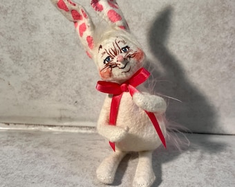 Vintage Annalee Valentine Bunny 2004 – Pink Feather Tail Rabbit – Heart Ear Collectible