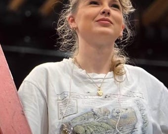 Taylor Sea Otter Zoo Tee - Eras Life of a Showgirl Bachlorette