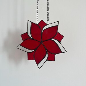 Rode lotus glas-in-lood zonnevanger - spirituele raamkunst meditatie cadeau yoga decor