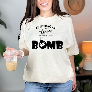 Não frágil como uma flor, frágil como uma bomba, camiseta RBG Ruth Bader | Camiseta feminina fofa NÃO Frágil, camisetas engraçadas com letras gráficas