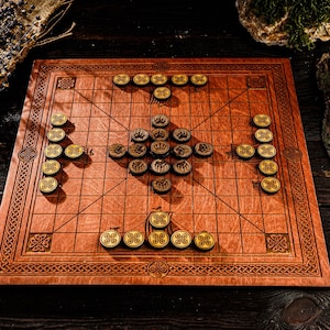 Hnefatafl game, Wooden viking chess, engraved hnefatafl board, tafl viking game, hnefatafl pieces, custom board game, norse lover gift