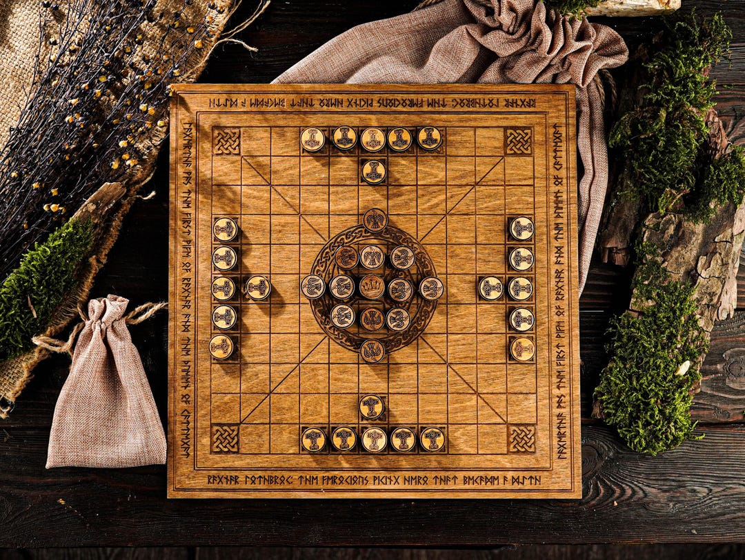 Hnefatafl - Jeu De Stratégie Viking Chess - Édition Maître Avec Plateau En Lin Et Pièces En Résine Détaillées - 2 Joueurs