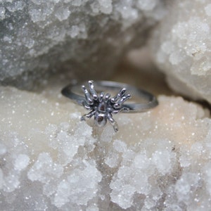 Anillo de araña espeluznante de plata de ley. Anillo apilable de araña de plata de ley. Joyas góticas de Halloween.