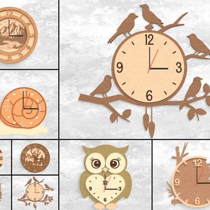 Puede incluir: Una colección de relojes de pared de madera con varios diseños. Los relojes presentan temas inspirados en la naturaleza, incluyendo montañas, pájaros y un búho. Los relojes son de madera marrón claro y tienen manecillas negras.
