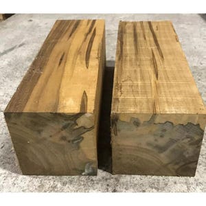 4 po. x 4 po. x 12 po. Ambroisie, érable doux, vase en bois pour tournage, moulin à poivre, sculpture en blanc, bois, quantité : 2