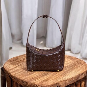 Gewebte Crossbody-Tasche, elegante Schultertasche, klassische Geldbörse, Geschenk für sie, trendige gewebte Handtasche, stilvolle Schulter-Geldbeutel, lässige Tasche für Frauen