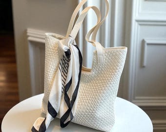 Bolsa tote feminina em couro vegano trançado, bolsa de ombro grande com zíper, estilo minimalista para o dia a dia.