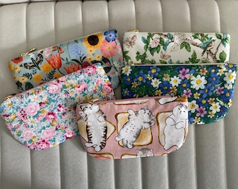 Handgemaakt plat zakje met rits – kawaii etui met bloemen