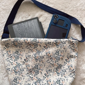 Handmade Floral Hobo Bag: Adjustable Crossbody Tote Purse