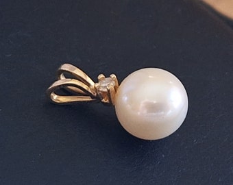 Vintage 14k Gold White Pearl with Tiny Genuine Diamond Accent Petite Dainty 7mm Pearl Pendant for Necklace, add Chain, Ribbon LM34R