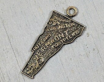 Vintage Vermont State Charm Sterling Silver Vermont Charm for Bracelet Travel Memento shape of the USA State Vermont Souvenir Bracelet Charm