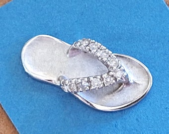 Retired 14k White Gold Sandal Slipper Pendant with Natural Diamonds signed Na Hoku Hawaiian Jewelers 3/4" Flip Flop Charm  MDO3K