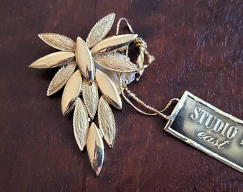 Vintage Studio I Brooch, Leaf Shaped, Alternating Smooth and Textured Leaves, Simple but Lovely Wardrobe Accent, Scarf Shawl Lapel Pin Gold